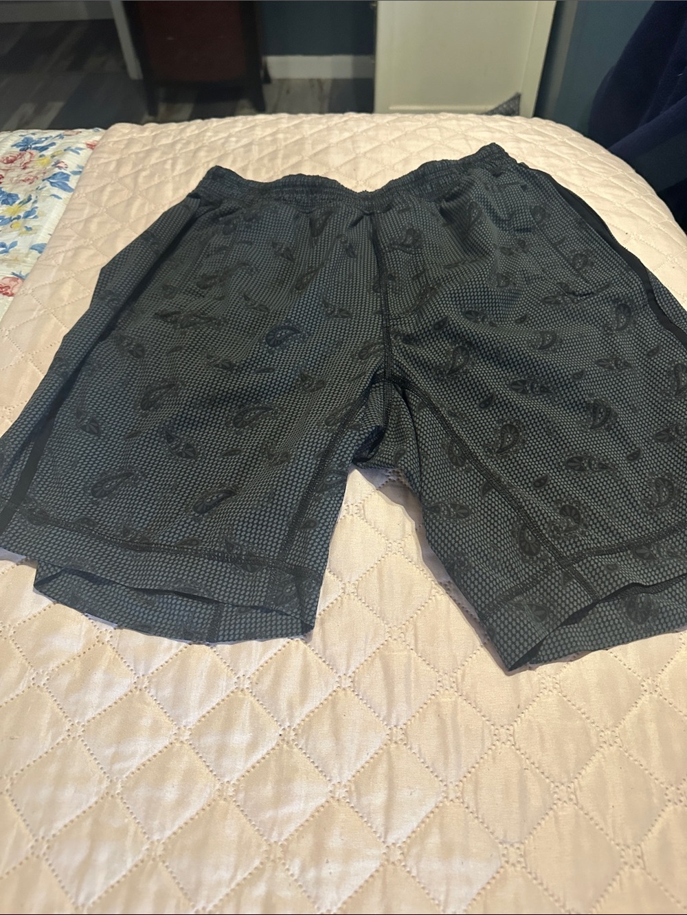 lululemon athletica Black Patterned Men’s Athletic Shorts. Mens linerless